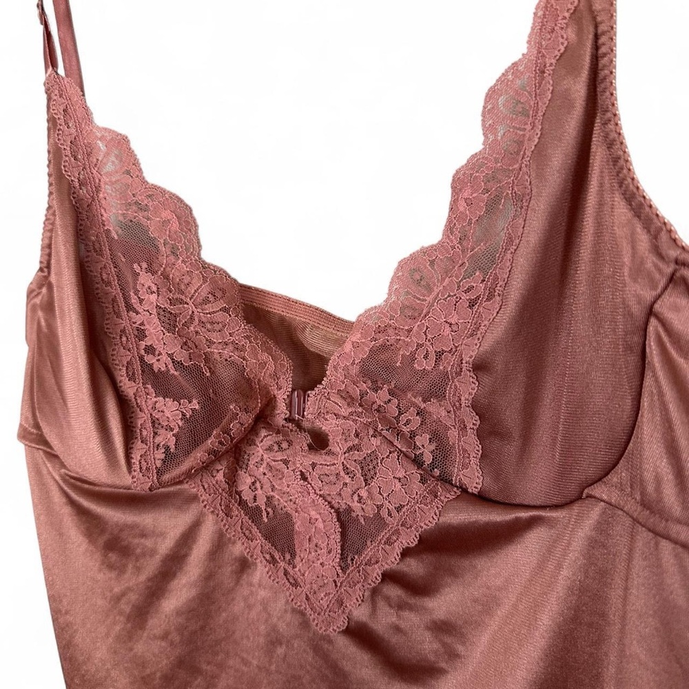 Elegant Lace Trim Satin Chemise